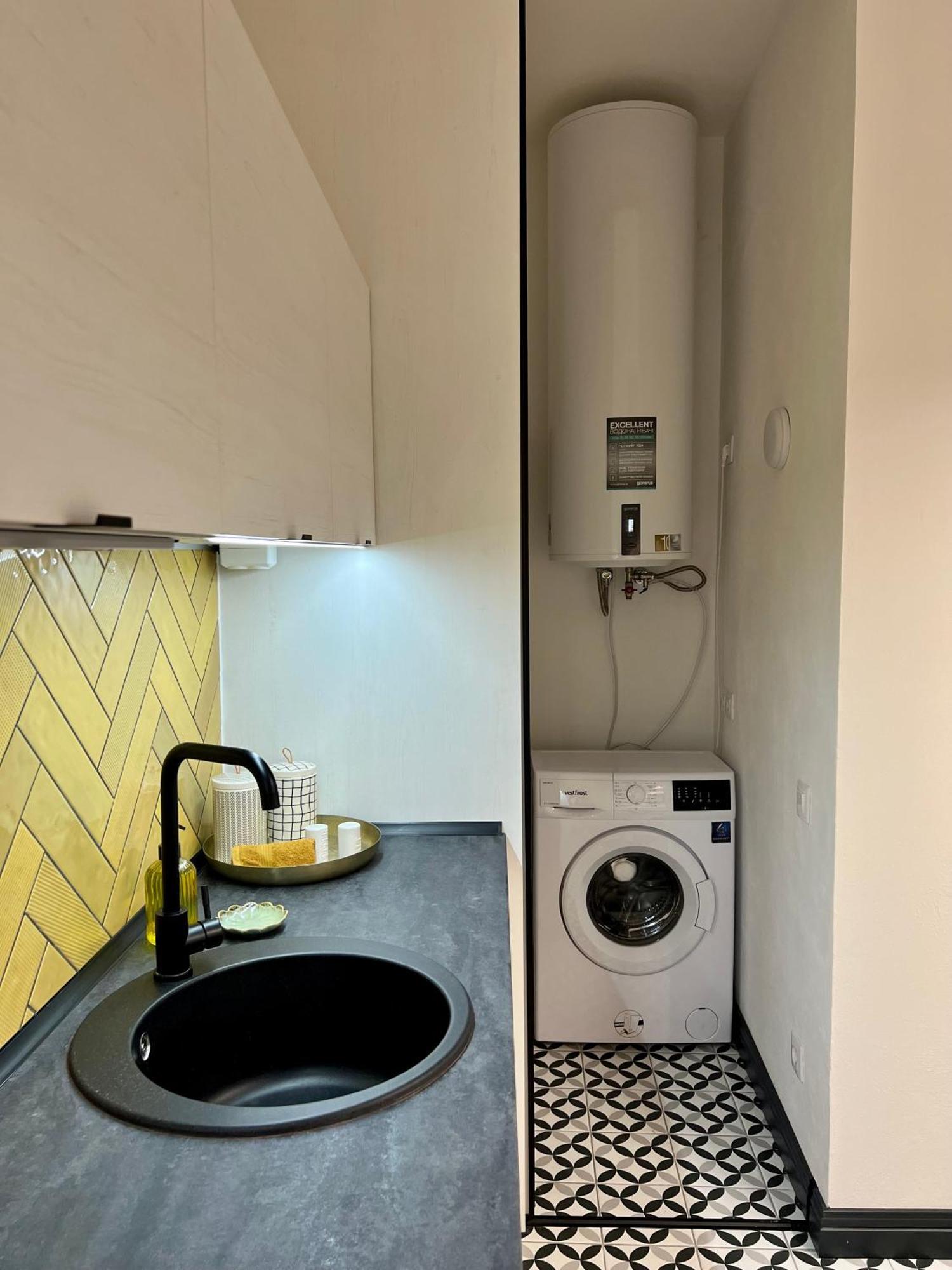 Art Apartment Glebova Lviv Ngoại thất bức ảnh