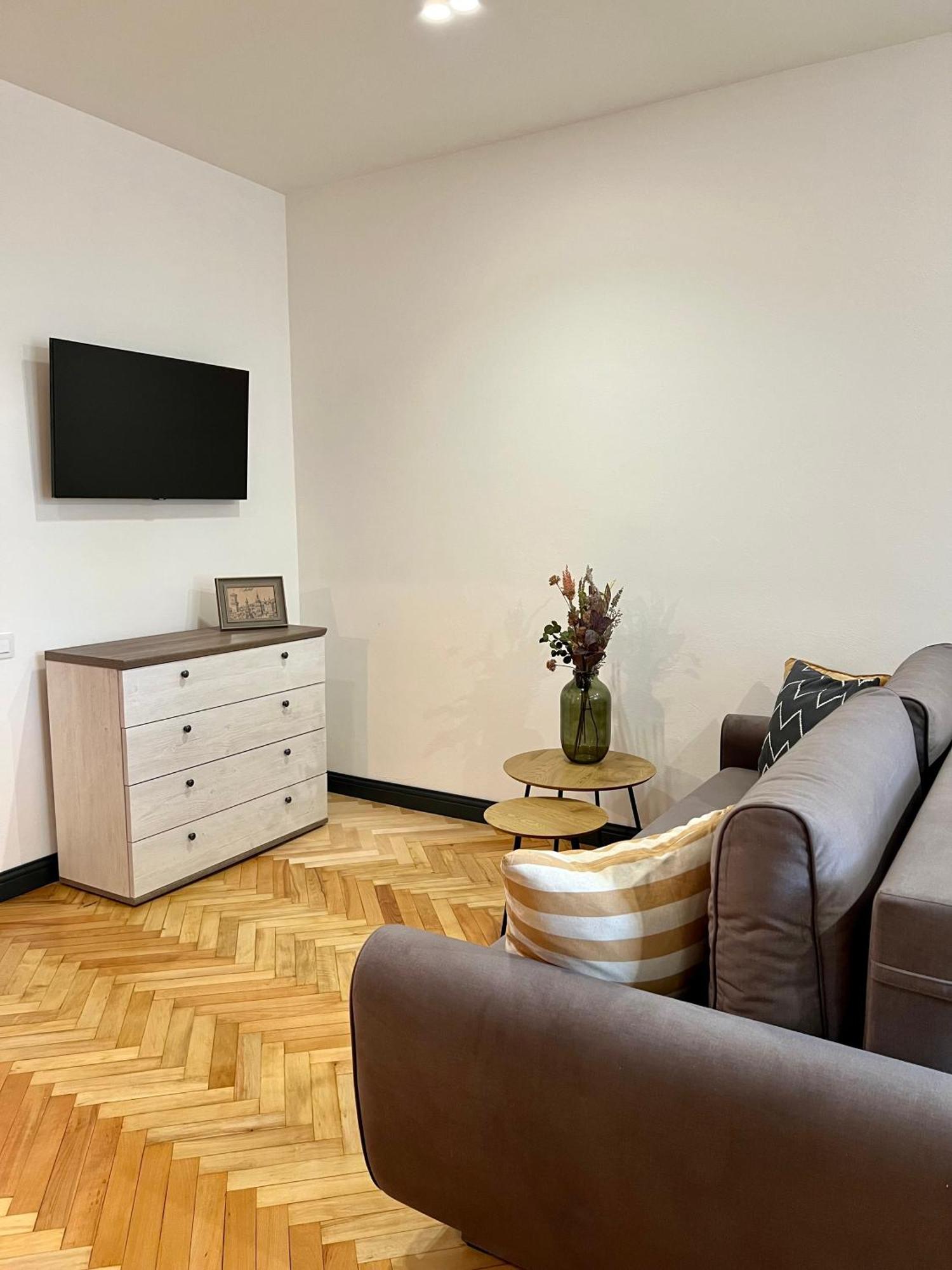 Art Apartment Glebova Lviv Ngoại thất bức ảnh