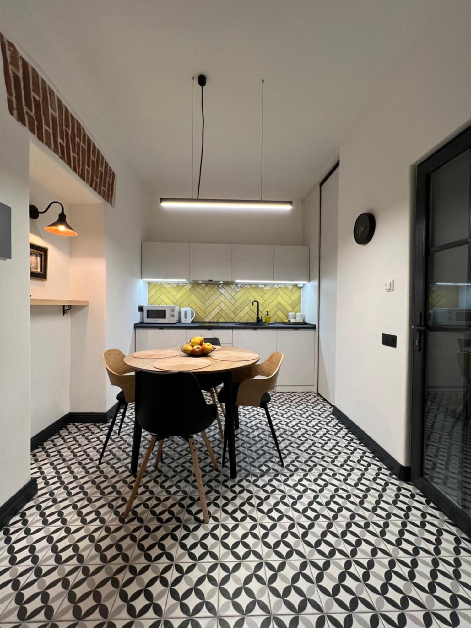 Art Apartment Glebova Lviv Ngoại thất bức ảnh