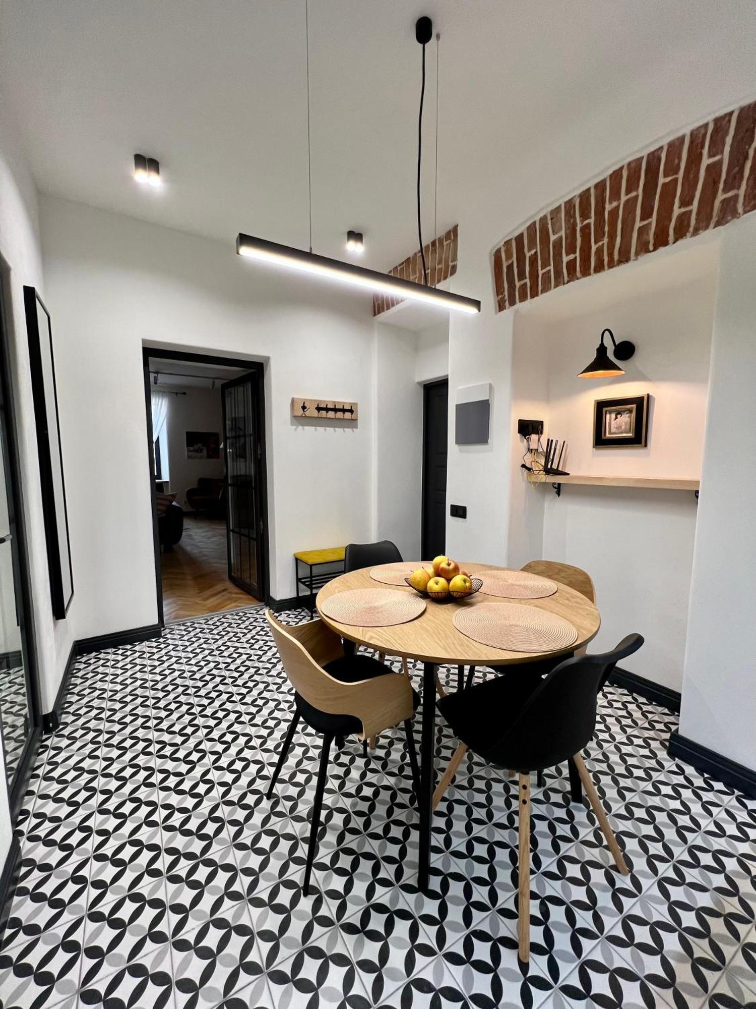 Art Apartment Glebova Lviv Ngoại thất bức ảnh