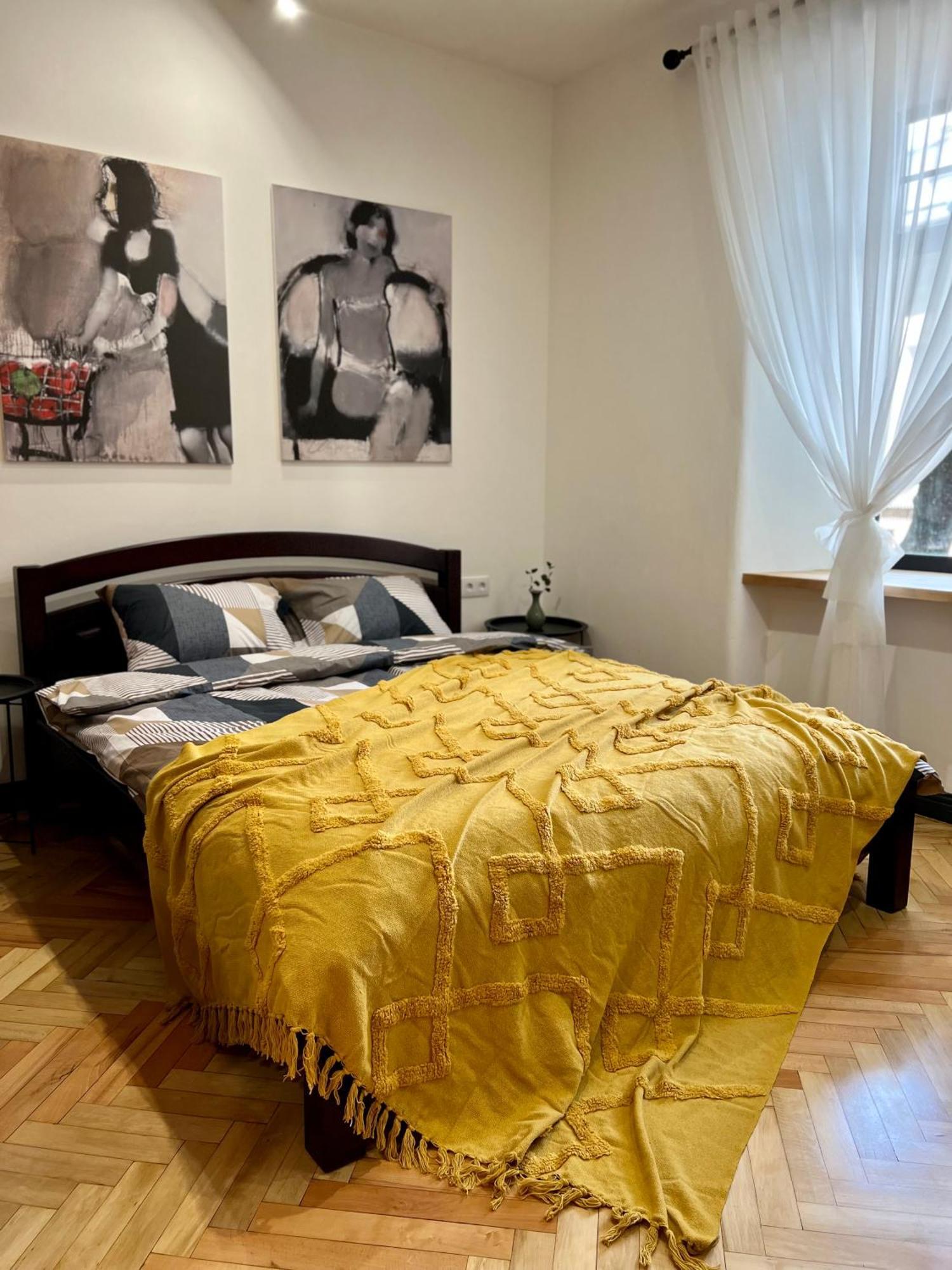 Art Apartment Glebova Lviv Ngoại thất bức ảnh