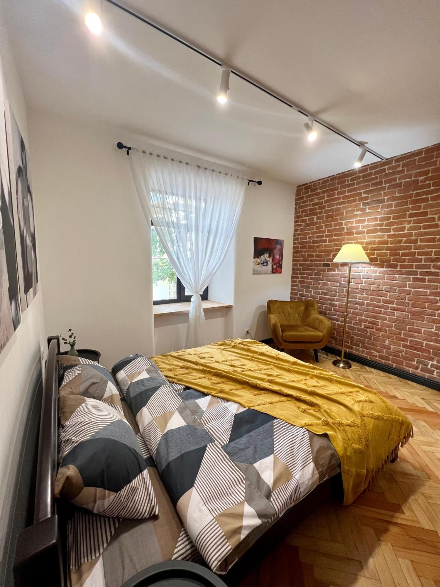 Art Apartment Glebova Lviv Ngoại thất bức ảnh