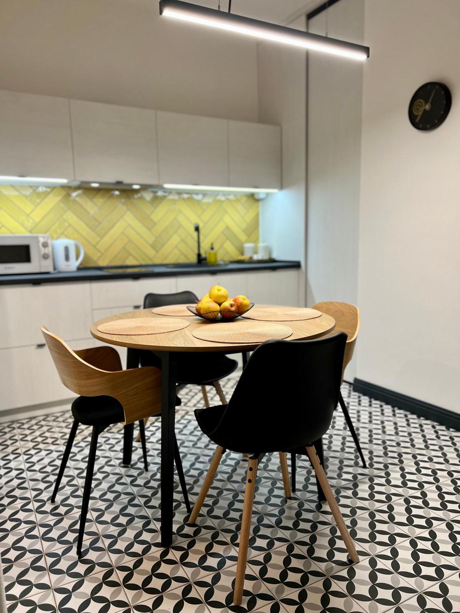Art Apartment Glebova Lviv Ngoại thất bức ảnh